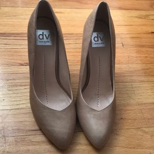 💸SOLD💸 Beige/Cream Classic High Heel Pumps